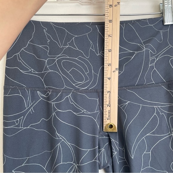 Prana Kimble High Rise Grey Floral Printed Leggings size small lotus cropped S - Picture 9 of 9